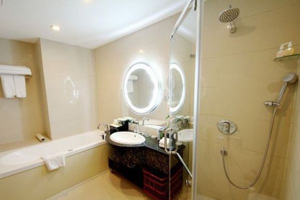 Junyu Grand Hotel (Qinhuangdao)